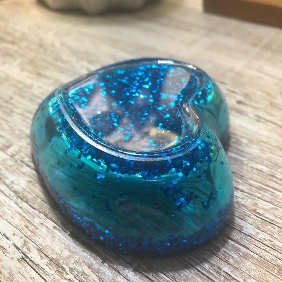 Blue Glitter Glam Heart Dish - Jewelry Dish / Trinket Tray/ Holiday Decor - Picture 12 of 12